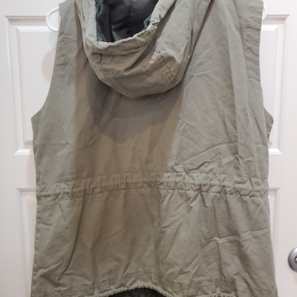 Cargo Vest - Picture 3 of 5